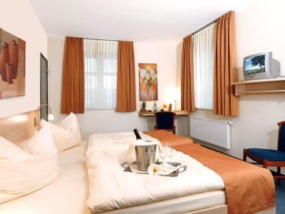 Hotel Xtra Gleis Хёрстель Экстерьер фото